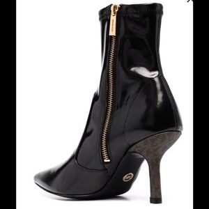 Michael Michael Kors
Shiloh glossy boots